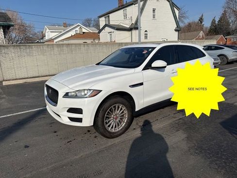 Used 2018 Jaguar F-PACE image 2