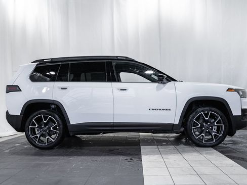 New 2026 Jeep Cherokee Overland image 3