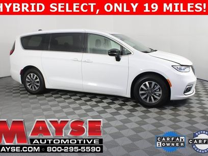 Used 2024 Chrysler Pacifica Select