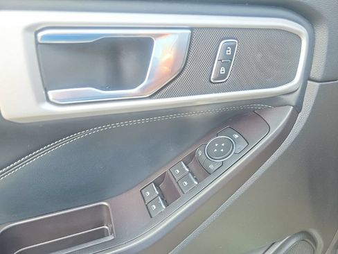 Used 2020 Ford Explorer XLT w/ Equipment Group 202A AWD/4WD image 14