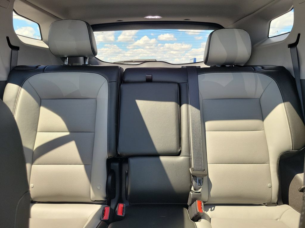 Used 2024 GMC Terrain SLT w/ Infotainment Package II AWD/4WD image 17