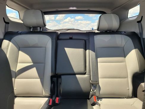 Used 2024 GMC Terrain SLT w/ Infotainment Package II AWD/4WD image 17