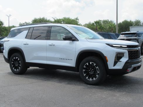 New 2026 Chevrolet Traverse Z71 w/ Enhanced Driving Package AWD/4WD image 3
