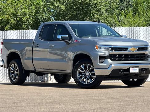 Used 2024 Chevrolet Silverado 1500 LT w/ Z71 Off-Road Package AWD/4WD image 2