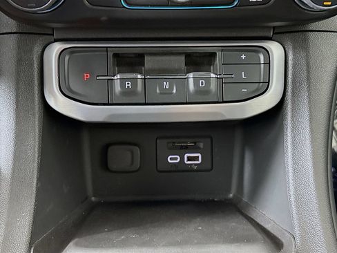 Used 2023 GMC Acadia SLT w/ Elevation Edition FWD image 17