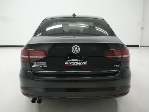 Used 2016 Volkswagen Jetta SE image 5