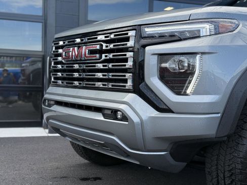 Used 2024 GMC Canyon Denali image 5