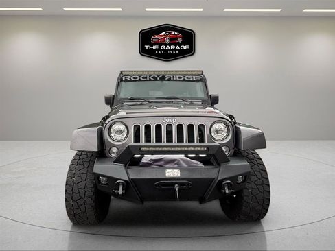 Used 2017 Jeep Wrangler Unlimited Sahara w/ Dual Top Group AWD/4WD image 5