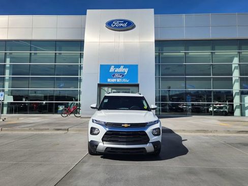 Used 2022 Chevrolet TrailBlazer LT w/ Convenience Package image 2