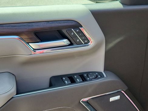 New 2026 GMC Sierra 1500 SLT image 15