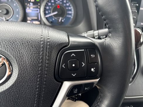 Certified 2020 Toyota Sienna Limited Premium image 23