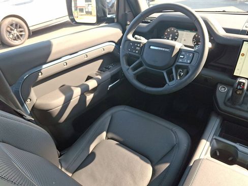 Used 2025 Land Rover Defender 110 S image 15