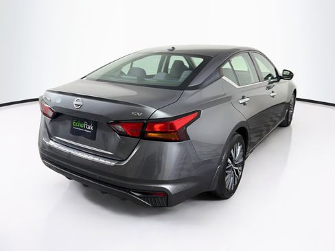 Used 2023 Nissan Altima 2.5 SV FWD image 9