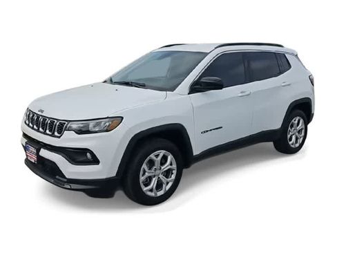 Used 2024 Jeep Compass Latitude AWD/4WD image 4