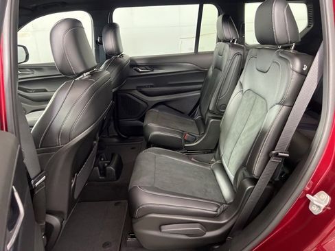 New 2025 Jeep Grand Cherokee L Altitude image 10