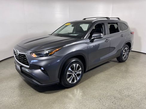 Certified 2024 Toyota Highlander XLE image 7