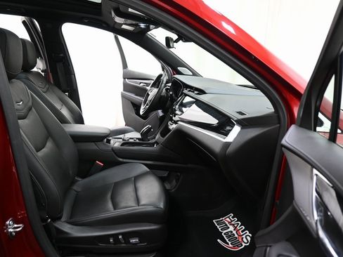 Used 2023 Cadillac XT6 Premium Luxury w/ Technology Package image 9