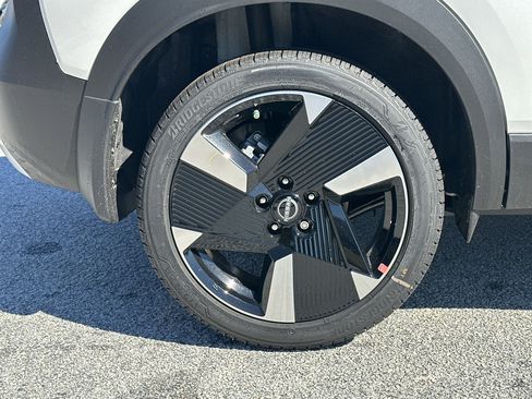 New 2026 Nissan Kicks SR image 17