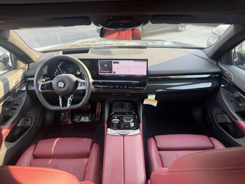 Certified 2025 BMW 530i w/ M Sport Package image 20