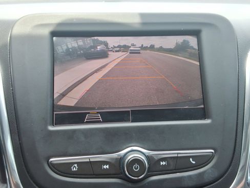 Used 2022 Chevrolet Equinox LS AWD/4WD image 16
