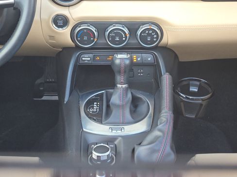 Used 2017 MAZDA MX-5 Miata RF Grand Touring image 21