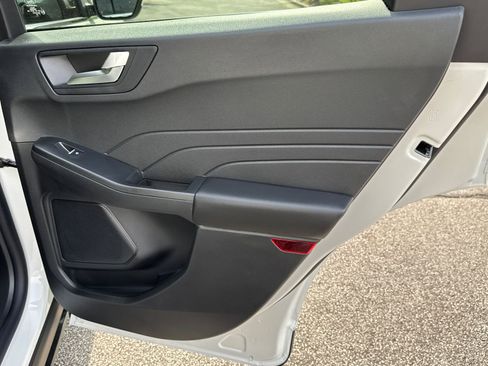 New 2025 Ford Escape SE FWD image 17