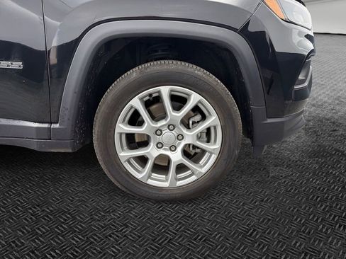 Used 2024 Jeep Compass Latitude AWD/4WD image 11