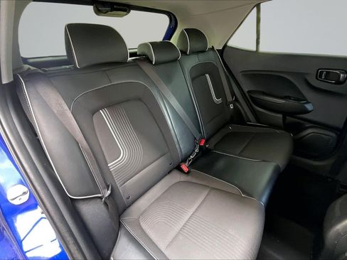 Used 2023 Hyundai Venue Limited FWD image 27