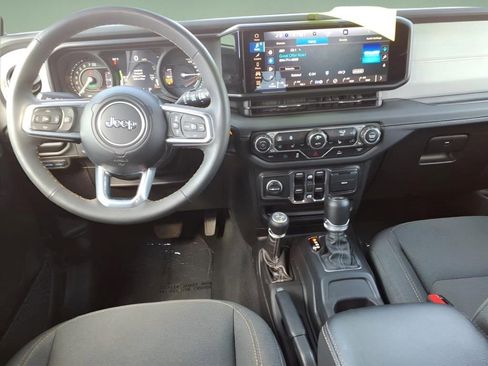 Used 2024 Jeep Wrangler Unlimited Sahara AWD/4WD image 8