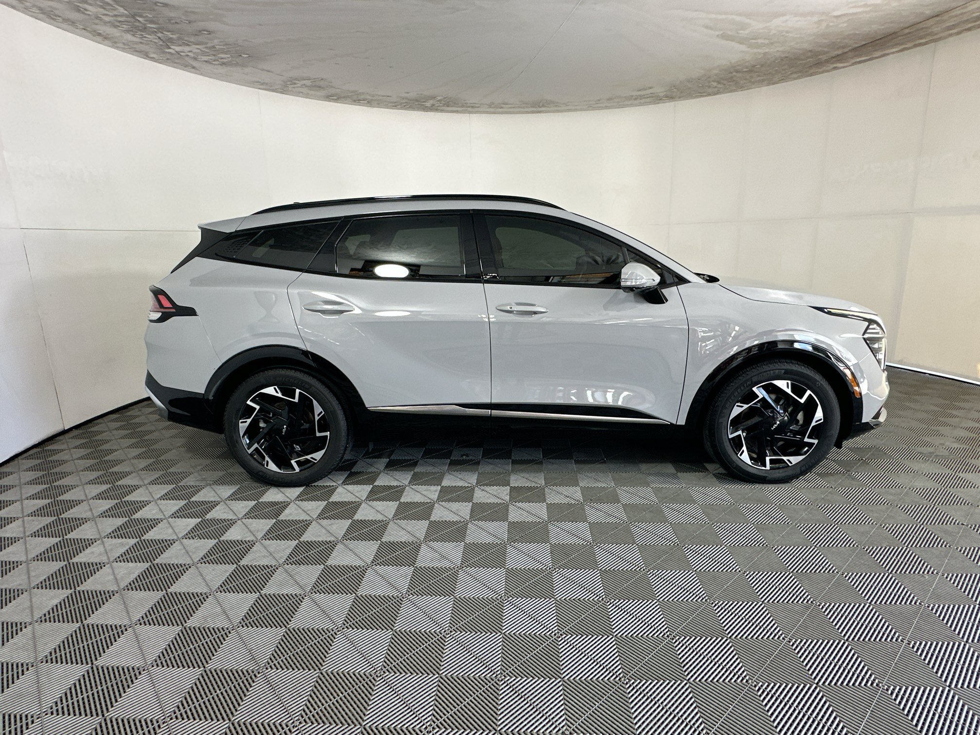 Used 2025 Kia Sportage SX FWD image 2