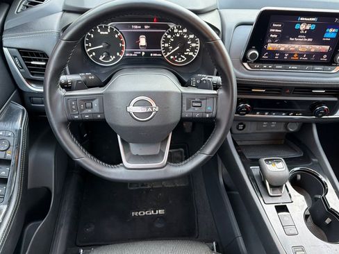 Used 2025 Nissan Rogue SV FWD image 47