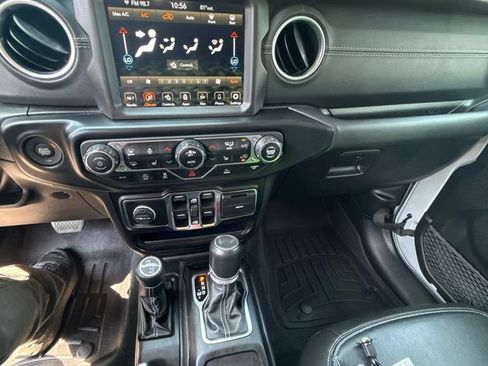 Used 2022 Jeep Wrangler Unlimited Sahara w/ Cold Weather Group AWD/4WD image 21