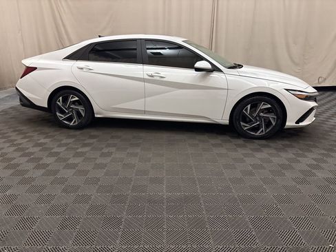 Used 2024 Hyundai Elantra SEL w/ Convenience Package image 4