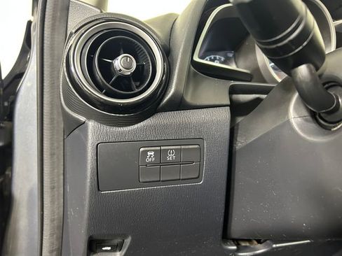 Used 2019 Toyota Yaris L image 19