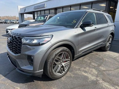 Used 2025 Ford Explorer ST-Line w/ ST-Line Street Pack image 1