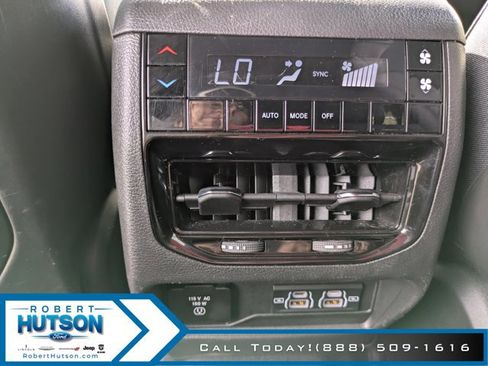 Used 2023 Jeep Grand Cherokee L Laredo image 16
