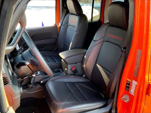 Certified 2025 Jeep Wrangler Unlimited Rubicon image 8