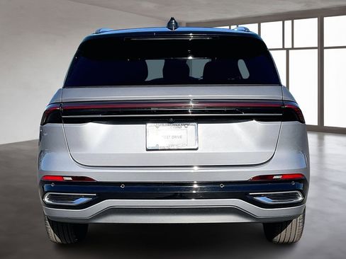 Used 2024 Lincoln Nautilus Reserve w/ Equipment Group 202A image 5