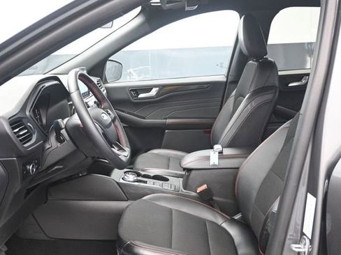 Certified 2025 Ford Escape ST-Line Select AWD/4WD image 6