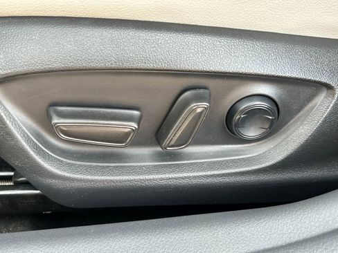 Used 2022 Toyota Camry SE image 17