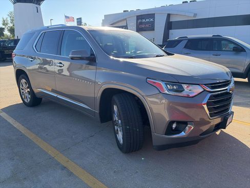Used 2019 Chevrolet Traverse Premier w/ LPO, Floor Liner Package AWD/4WD image 2