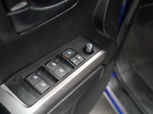 Used 2023 Toyota Tacoma SR5 AWD/4WD image 11