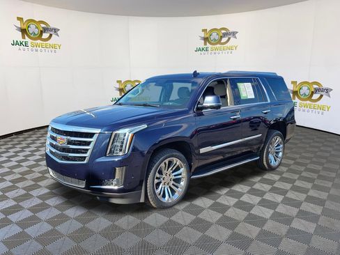 Used 2020 Cadillac Escalade Luxury w/ LPO, Radiant Package AWD/4WD image 4