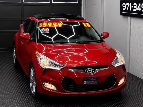 Used 2013 Hyundai Veloster w/ Tech Pkg FWD image 2