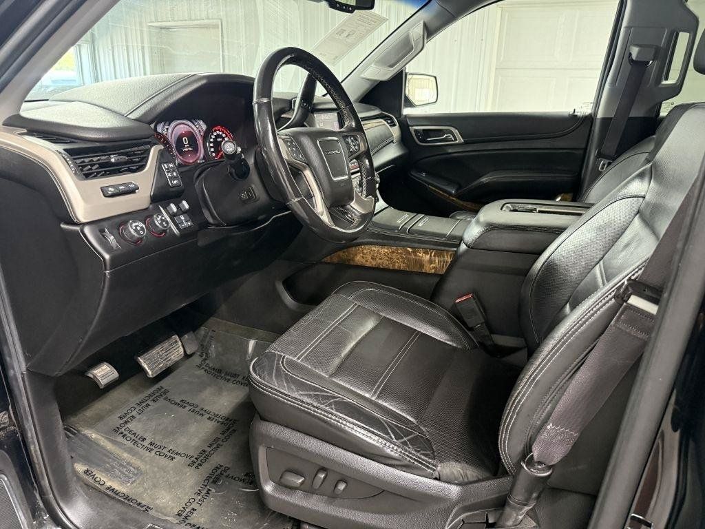 Used 2015 GMC Yukon Denali w/ Premium Package AWD/4WD image 9