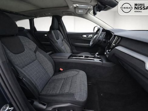 Used 2022 Volvo XC60 B5 Momentum AWD/4WD image 10