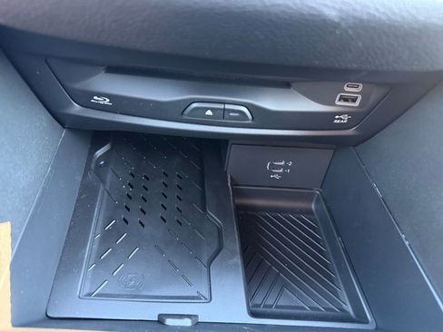 New 2026 Chrysler Pacifica Limited w/ Uconnect Theater Family Group image 18