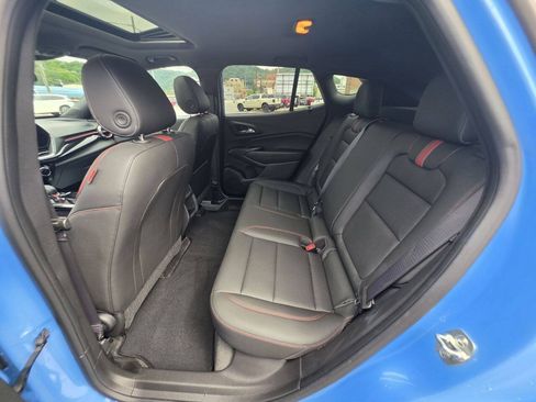Used 2024 Chevrolet Trax RS w/ Sunroof Package FWD image 16