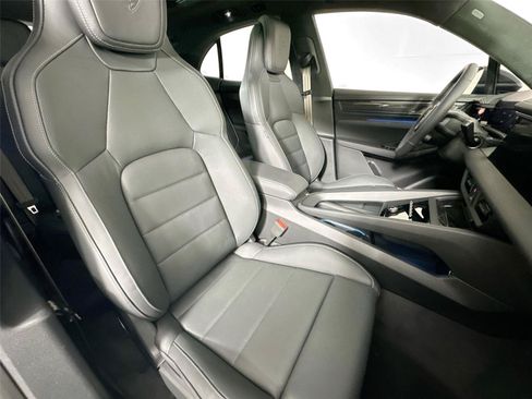 Certified 2025 Porsche Macan Turbo Electric AWD/4WD image 28