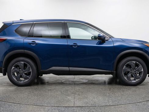 Used 2025 Nissan Rogue SV image 11